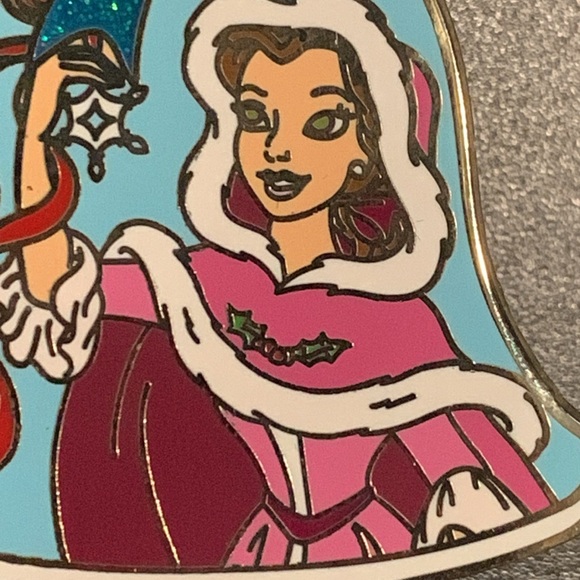 Limited edition 250 Beauty and the Beast bell pin badge #86543a - Picture 2 of 5